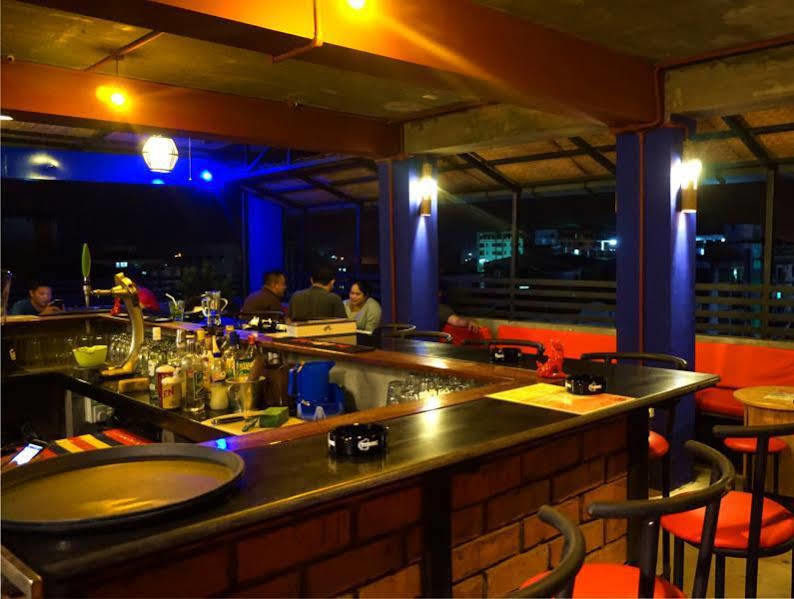 Yama Hotel & Rooftop Bar Янгон Екстер'єр фото